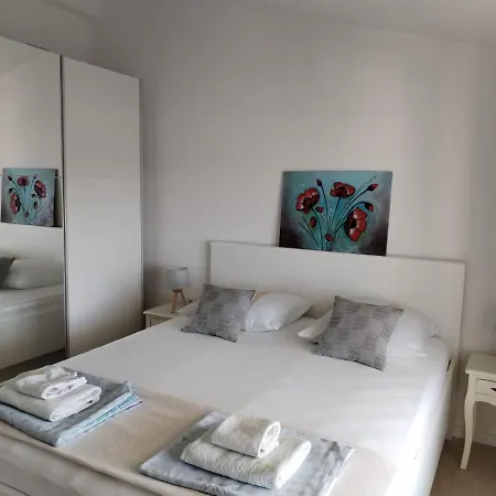 Apartments Galeb Primosten Exterior photo