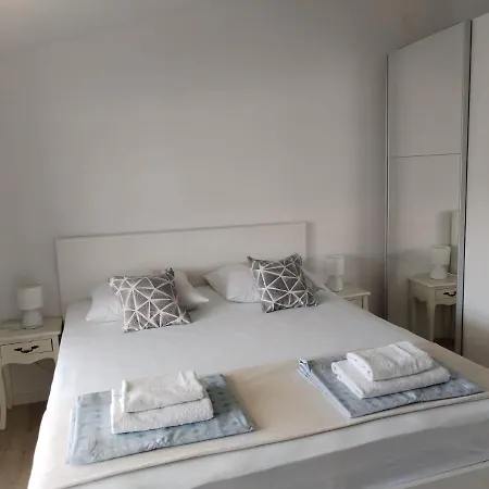 Apartments Galeb Primosten Exterior photo